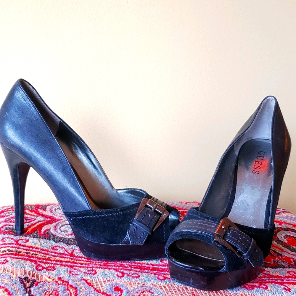 Guess suede and leather buckle pumps